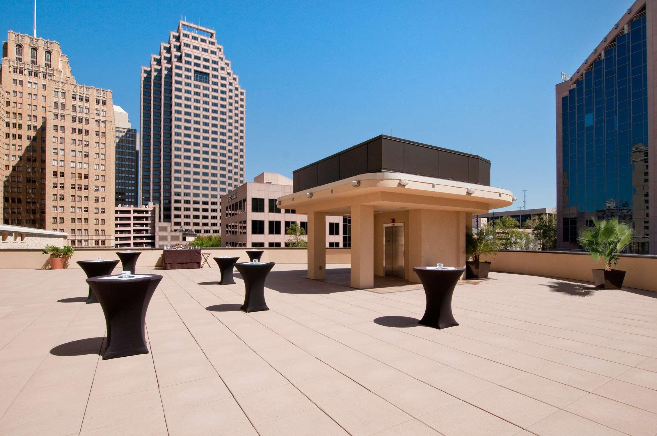 Embassy Suites San Antonio Riverwalk-Downtown Exterior photo