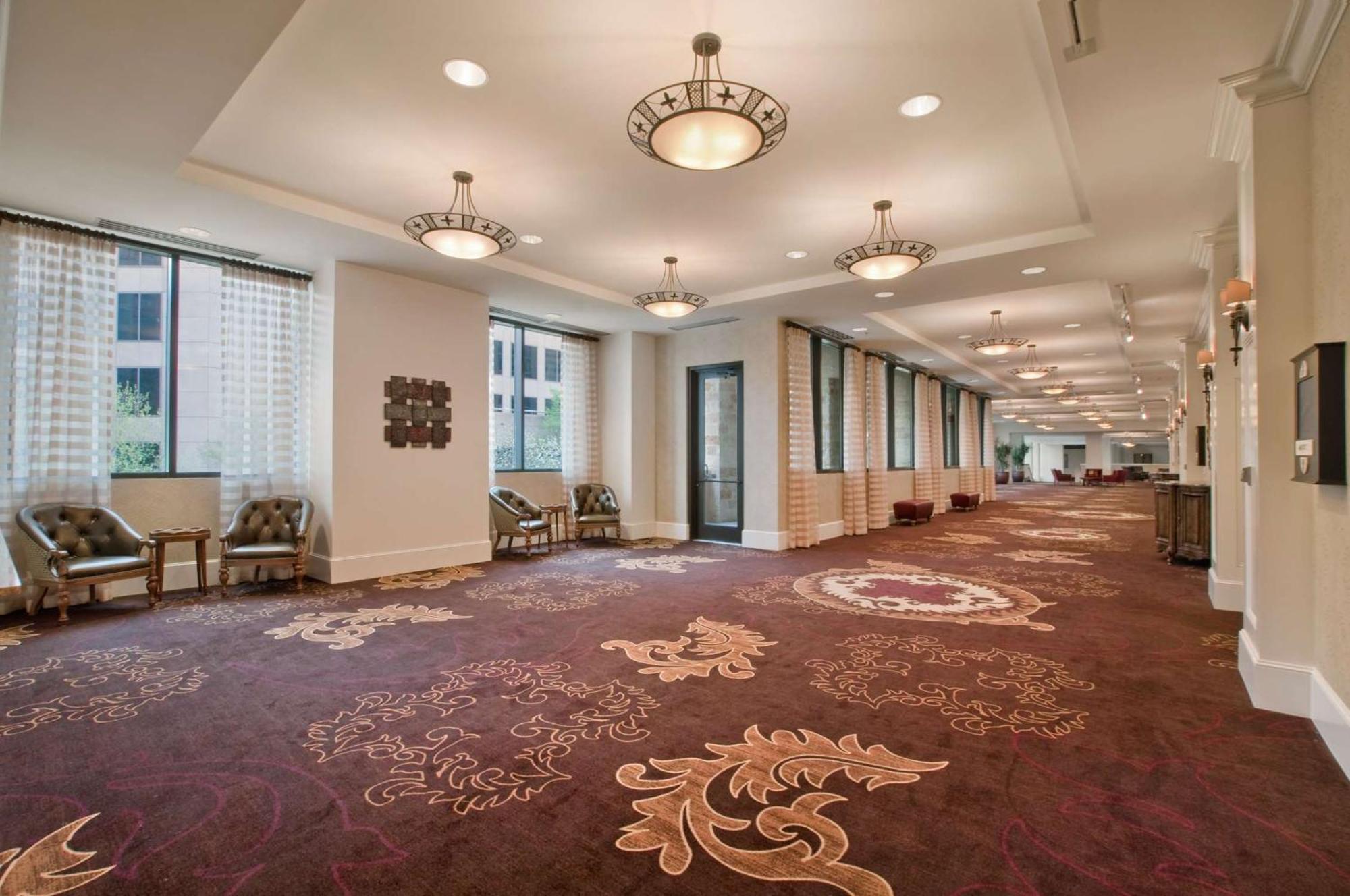 Embassy Suites San Antonio Riverwalk-Downtown Exterior photo