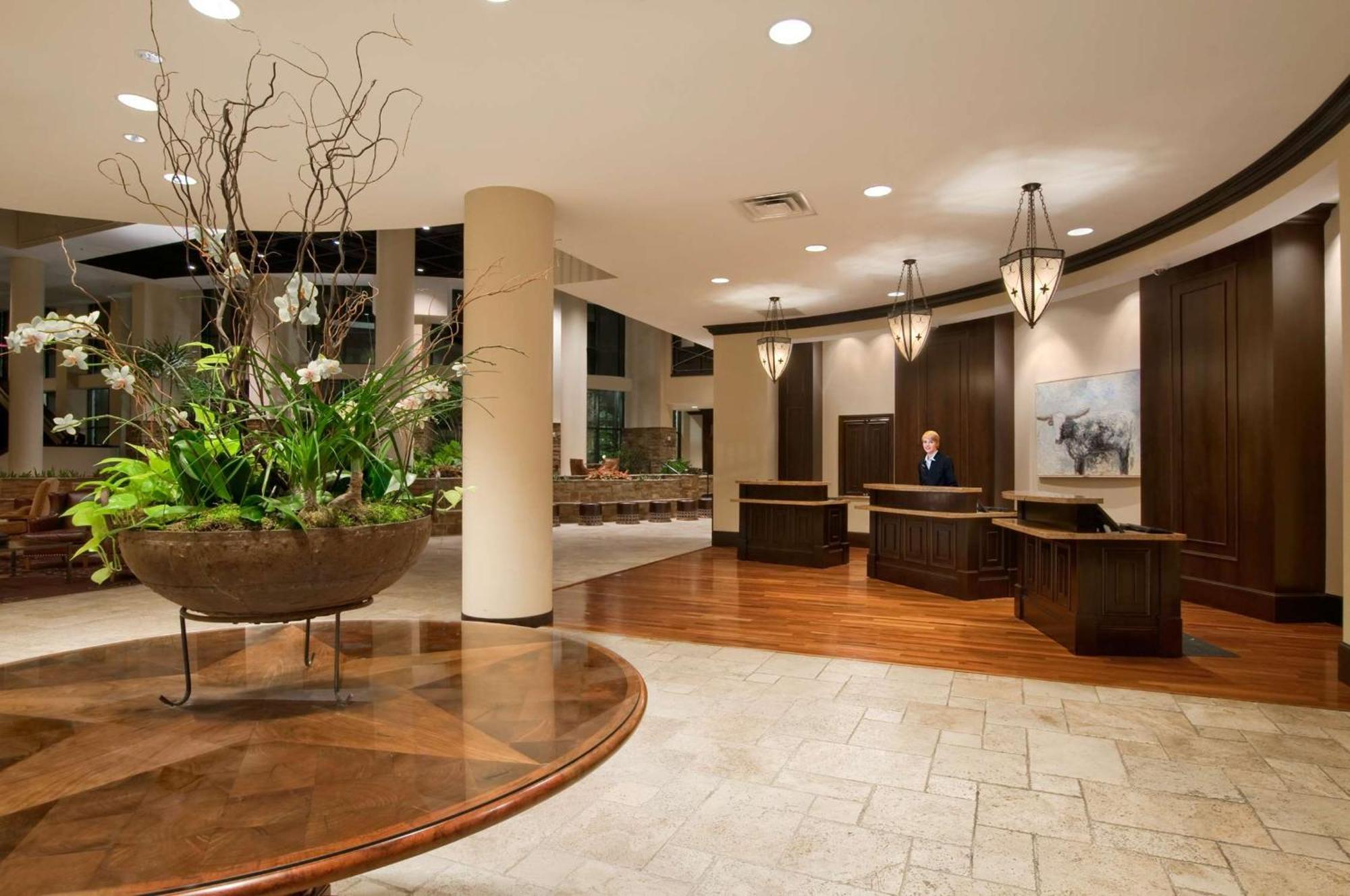 Embassy Suites San Antonio Riverwalk-Downtown Exterior photo