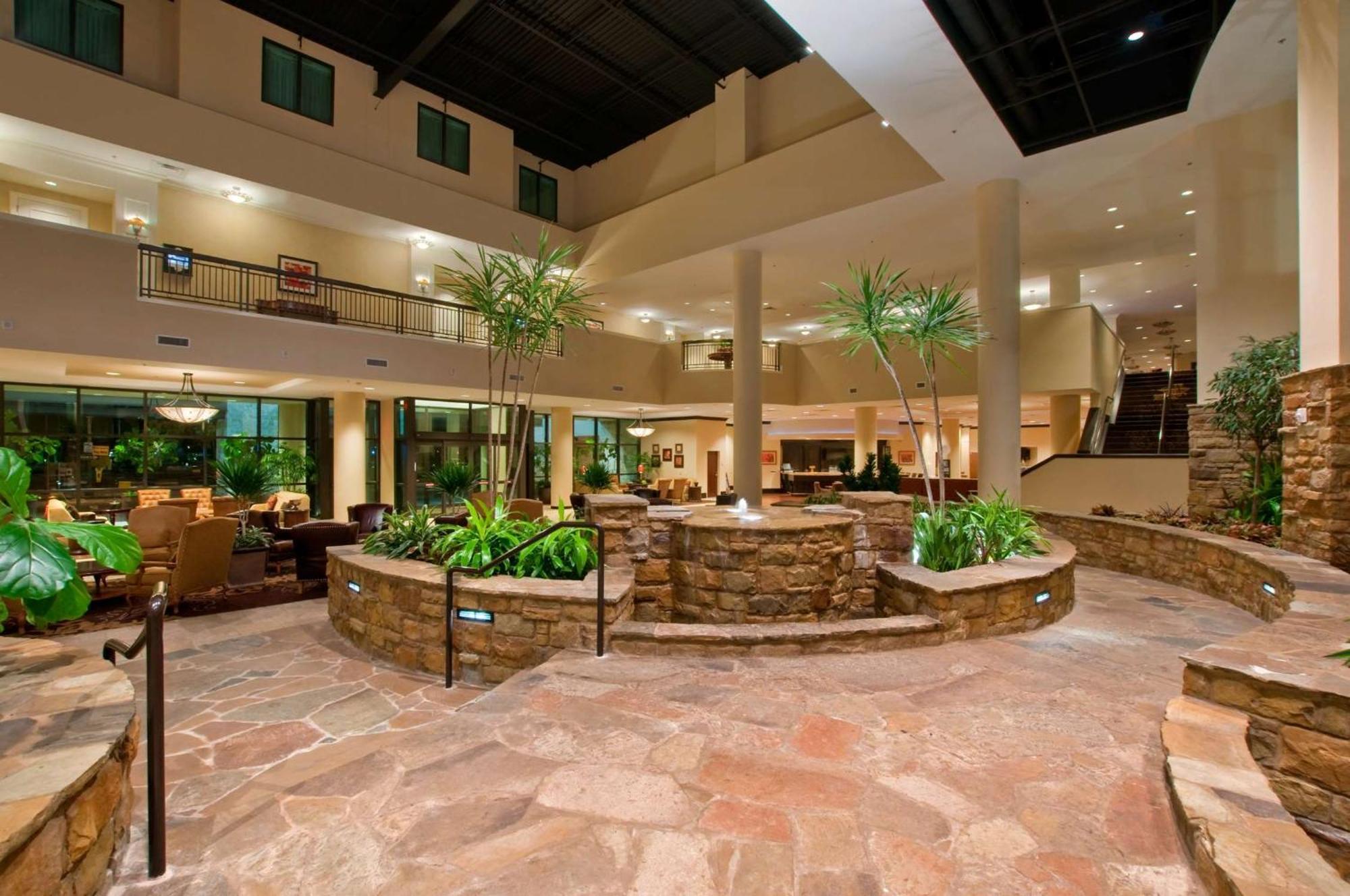 Embassy Suites San Antonio Riverwalk-Downtown Exterior photo