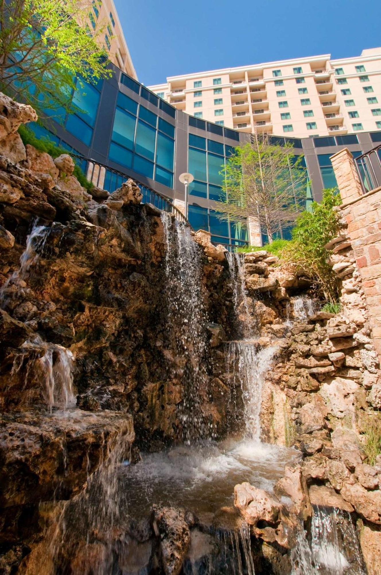 Embassy Suites San Antonio Riverwalk-Downtown Exterior photo
