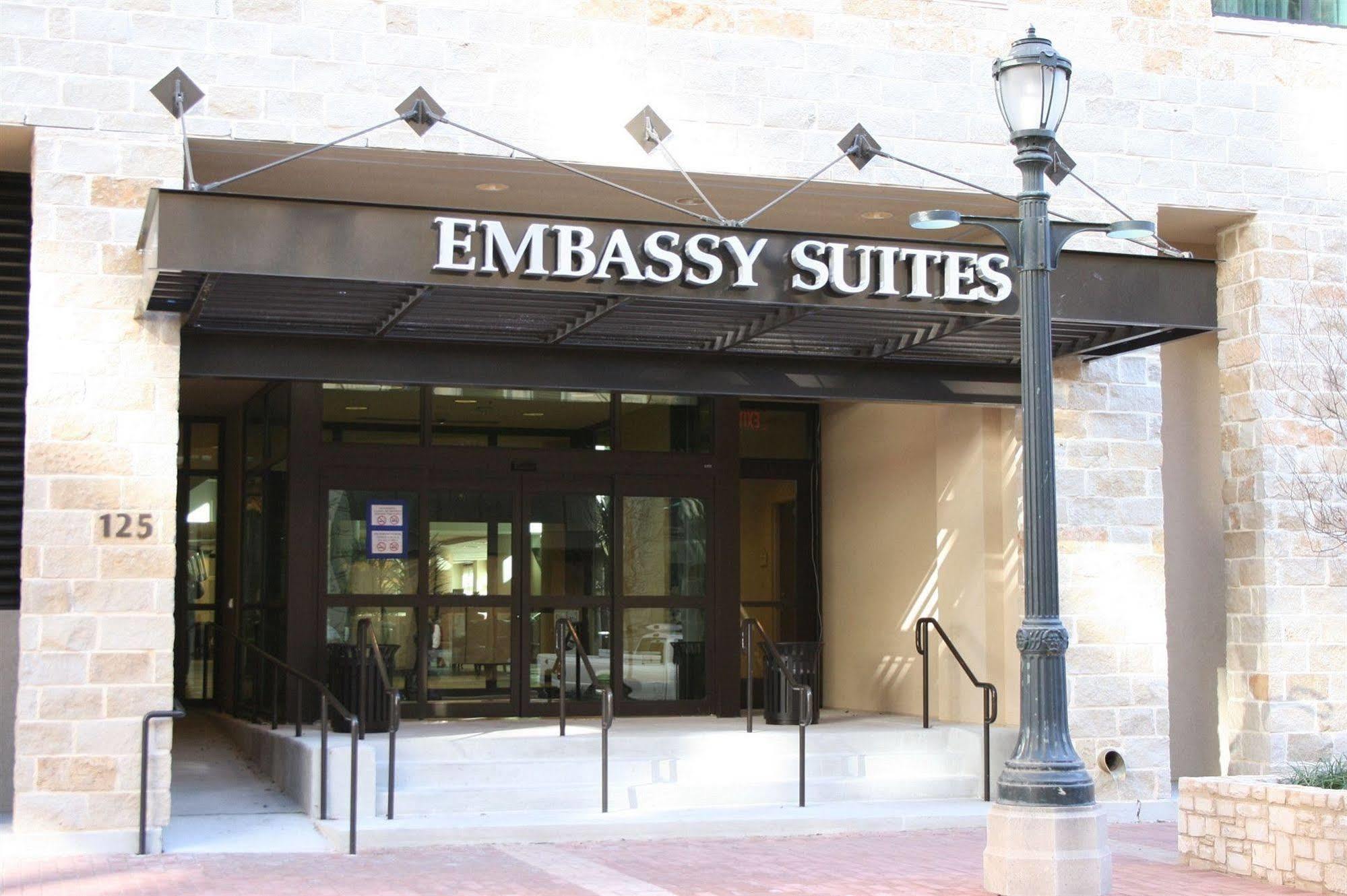 Embassy Suites San Antonio Riverwalk-Downtown Exterior photo